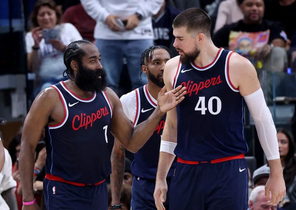 比尔·西蒙斯透露：詹姆斯·哈登加盟雄鹿的希望彻底破灭的简单介绍