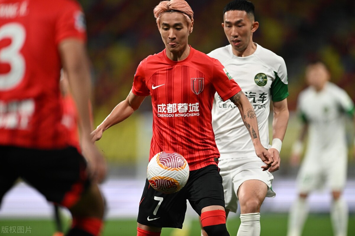 中超最佳阵容：韦世豪助攻戴帽锋霸单场3球的简单介绍