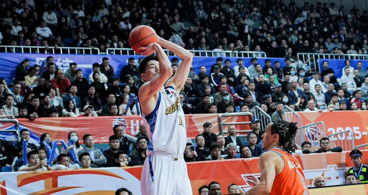 胡金秋26分孙铭徽8分12助攻浙江广厦客场击败福建的简单介绍