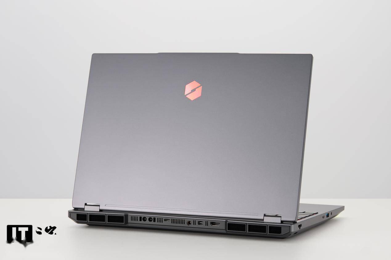 关于机械革命苍龙16Ultra深度评测：外置水冷加持，千帧电竞新体验的信息