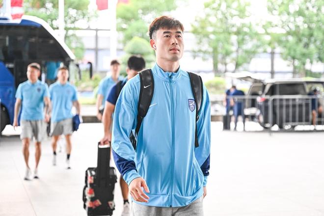 邓卓翔的胆识和策略：武汉三镇保级压力下送出三大鱼，邓涵文或加盟申花的简单介绍