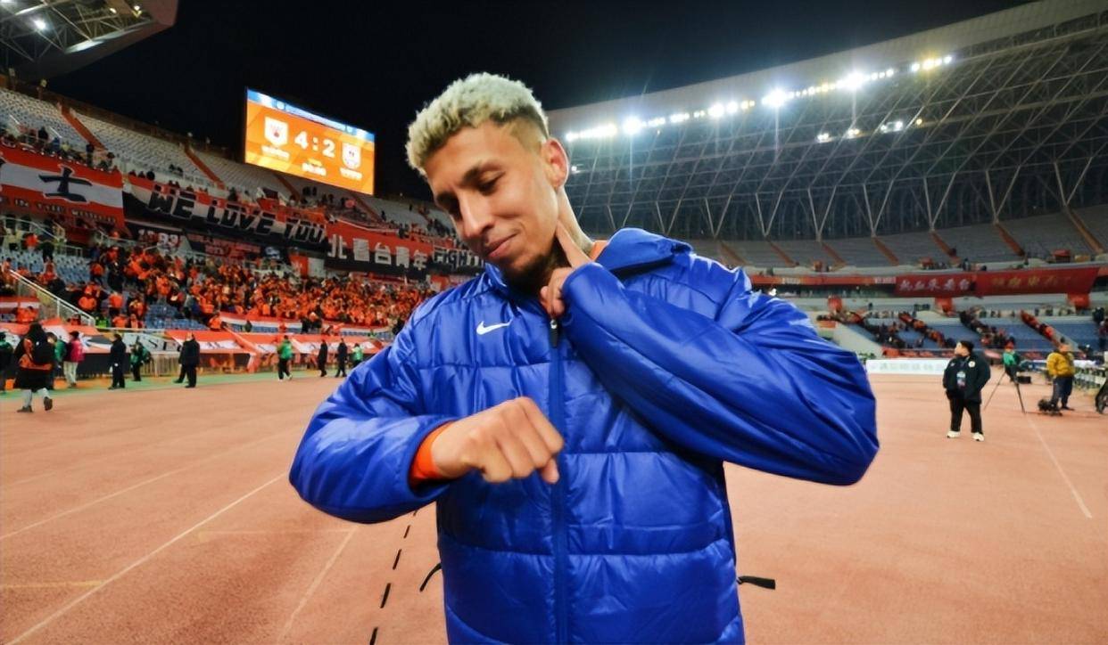 郑智还没出任青岛西海岸新帅，绝对主力就确定留队，曾差点去申花的简单介绍