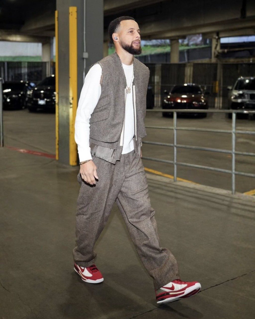 加内特：这是库里的时代，他是这个时代的GOAT的简单介绍