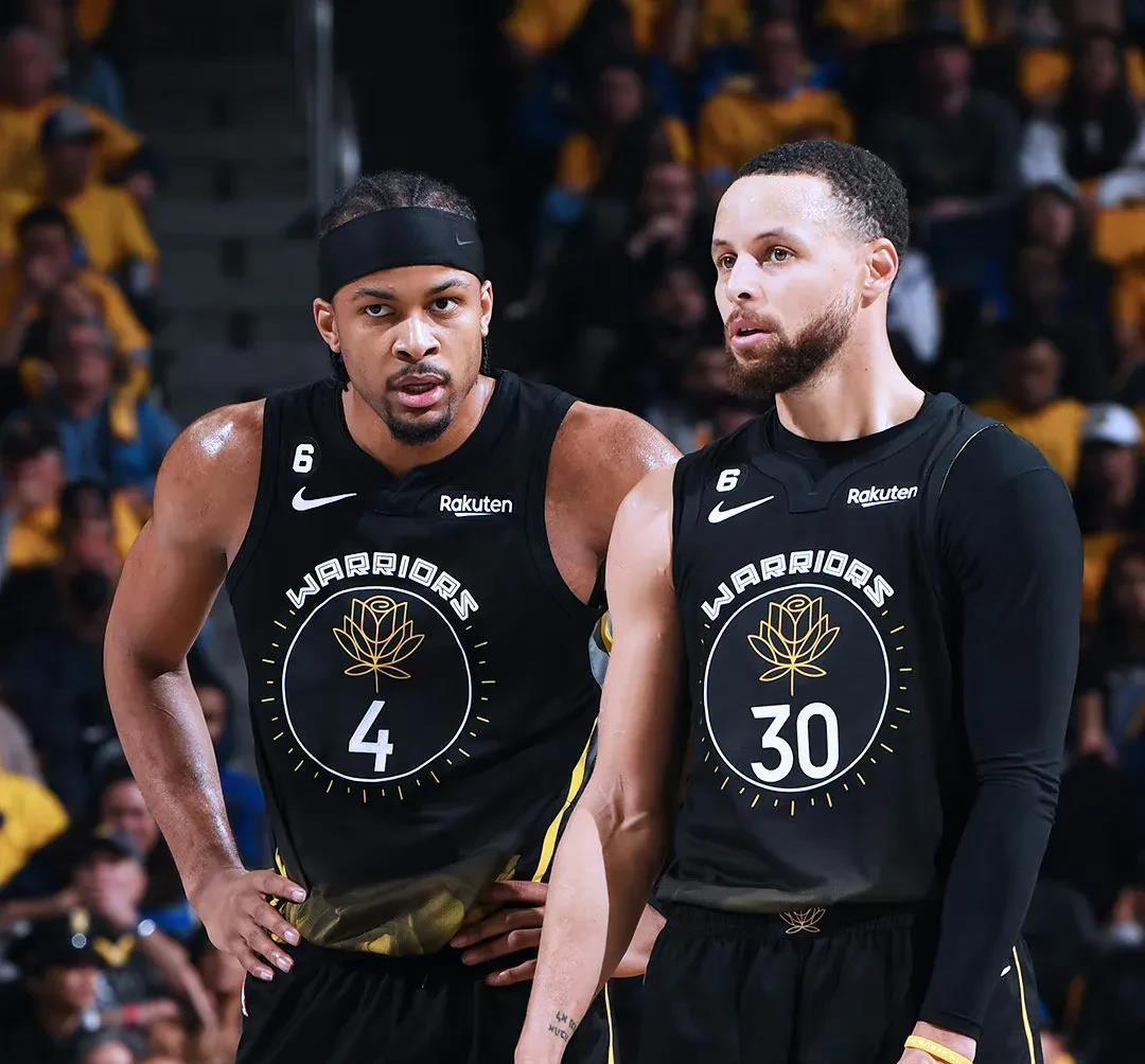 包含穆迪全场出战30分钟，9投4中得到12分2篮板2助攻1抢断1盖帽的词条