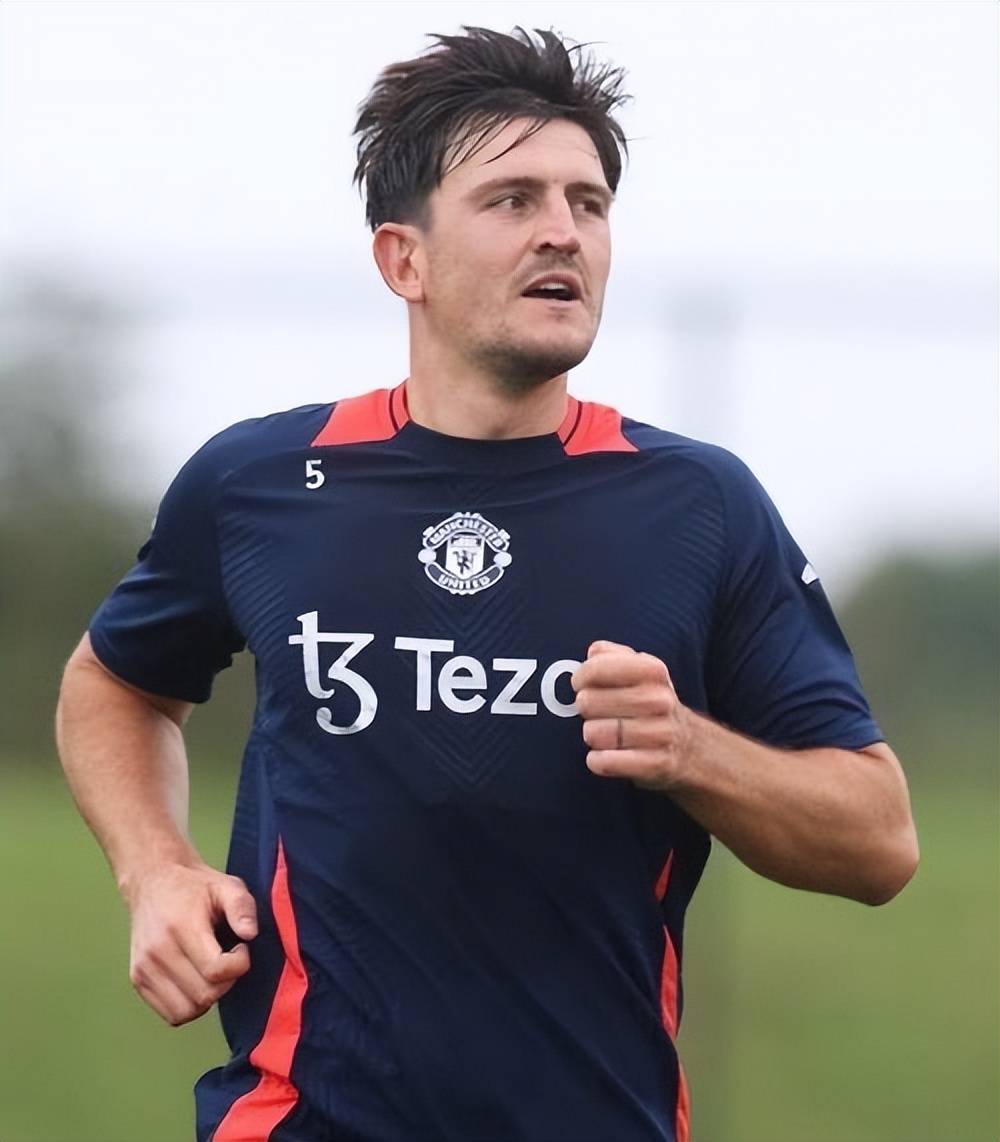 包含内维尔：曼联换人后阵型以及场上人员的安排变得相当奇怪的词条