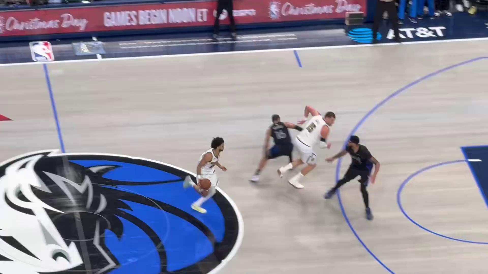 包含最后一攻！辽宁两名球员同时抢球，出现低级失误葬送比赛的词条