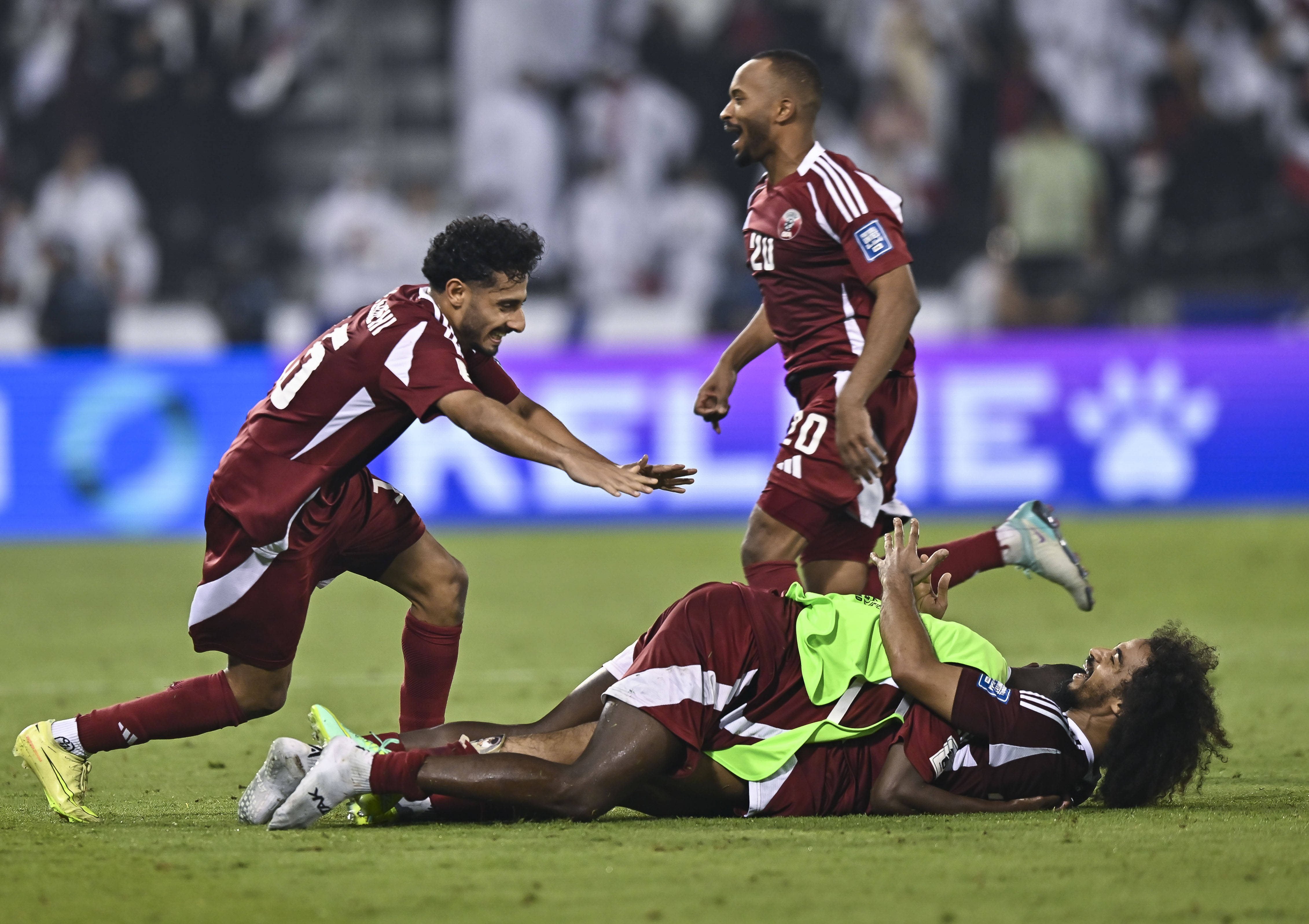 包含曝2026世界杯抽签仪式于12月5日进行13队已晋级+国足出局的词条