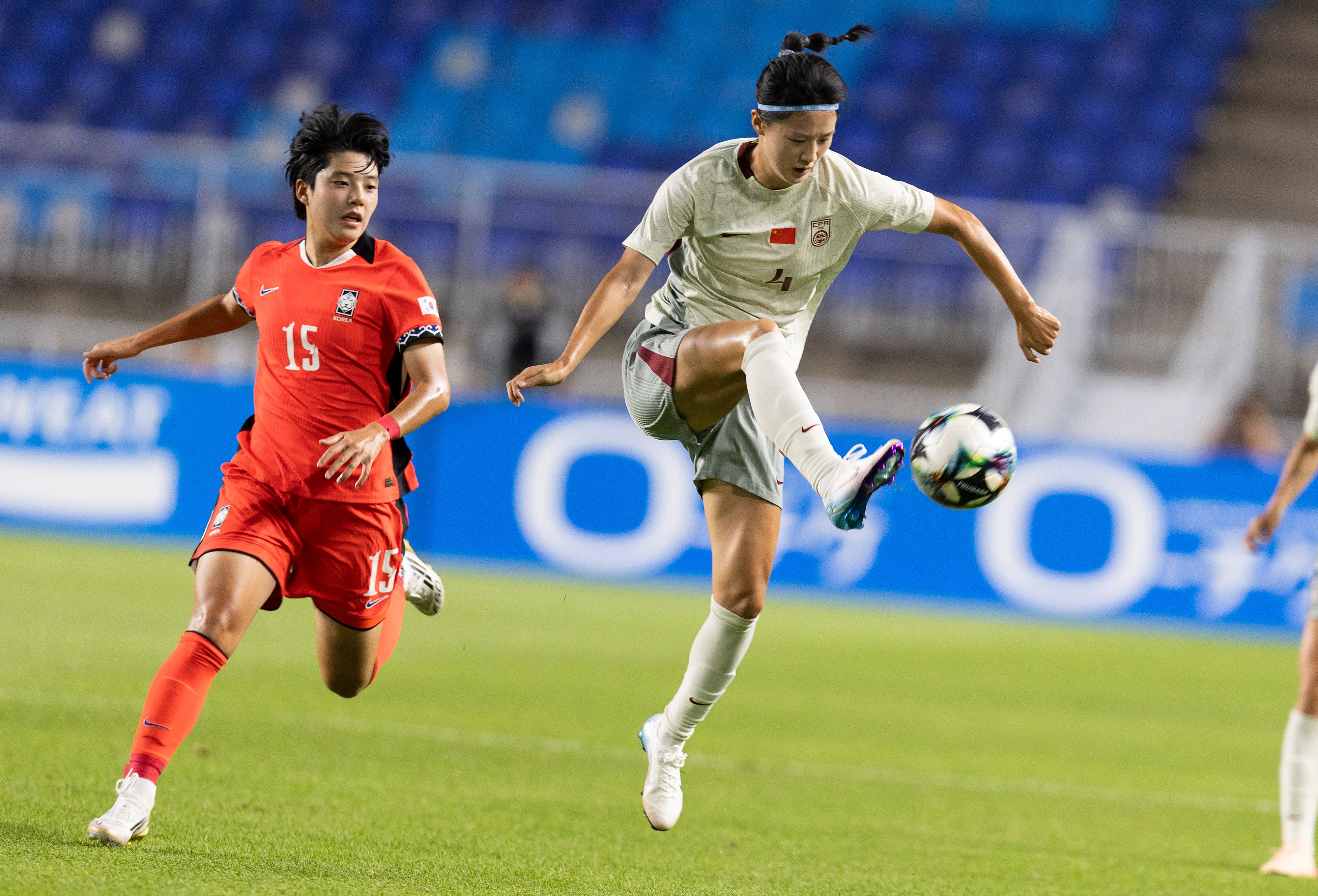 包含东亚杯-中国女足4-2中国台北2球领先被追平邵子钦双响的词条