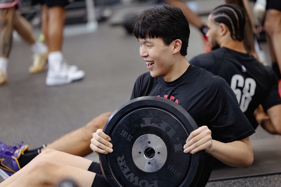 包含杨翰森未出场开拓者大比分不敌太阳场均108分夏联收官的词条