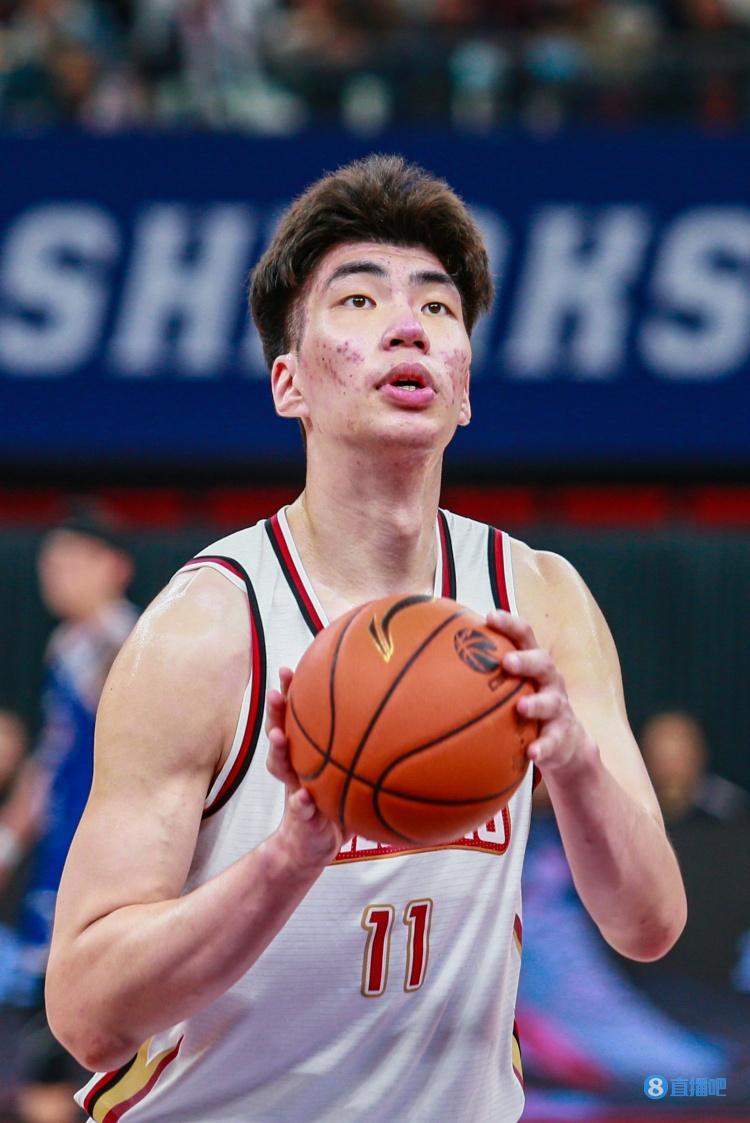 关于余嘉豪男篮热身赛集锦：面对荷兰得到16分10篮板2盖帽的信息
