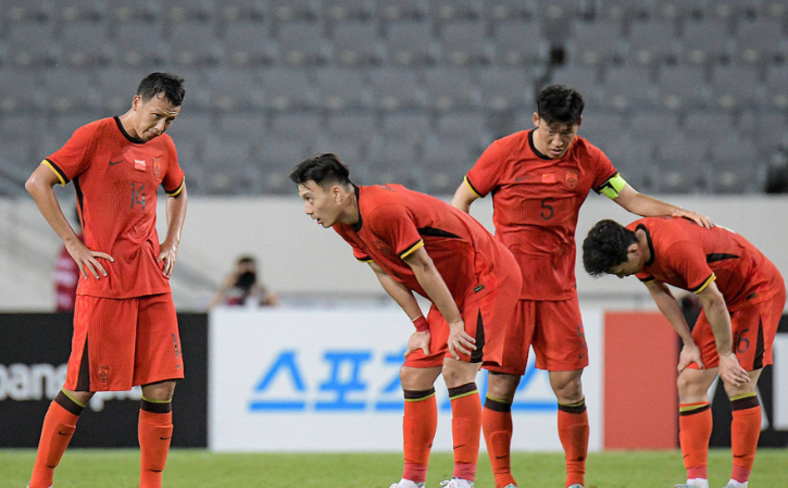 包含国足东亚杯夺冠，意义几何？世界杯垫底，球迷更激动的词条