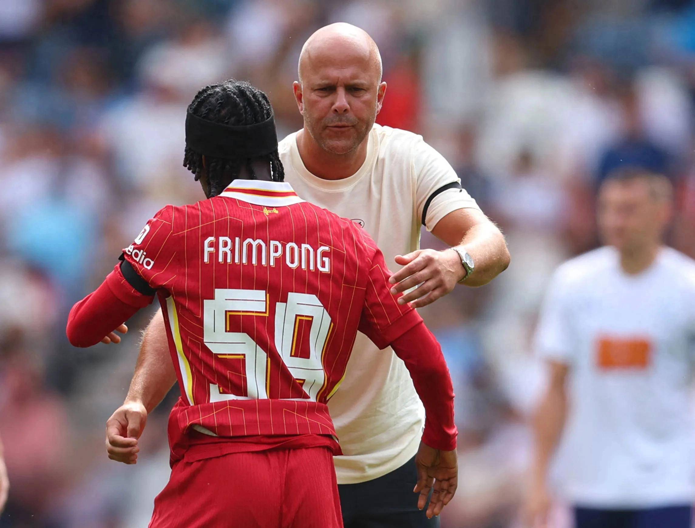 英超第18轮曼城2-1绝杀诺丁汉森林狼队客场1-2负于利物浦的简单介绍