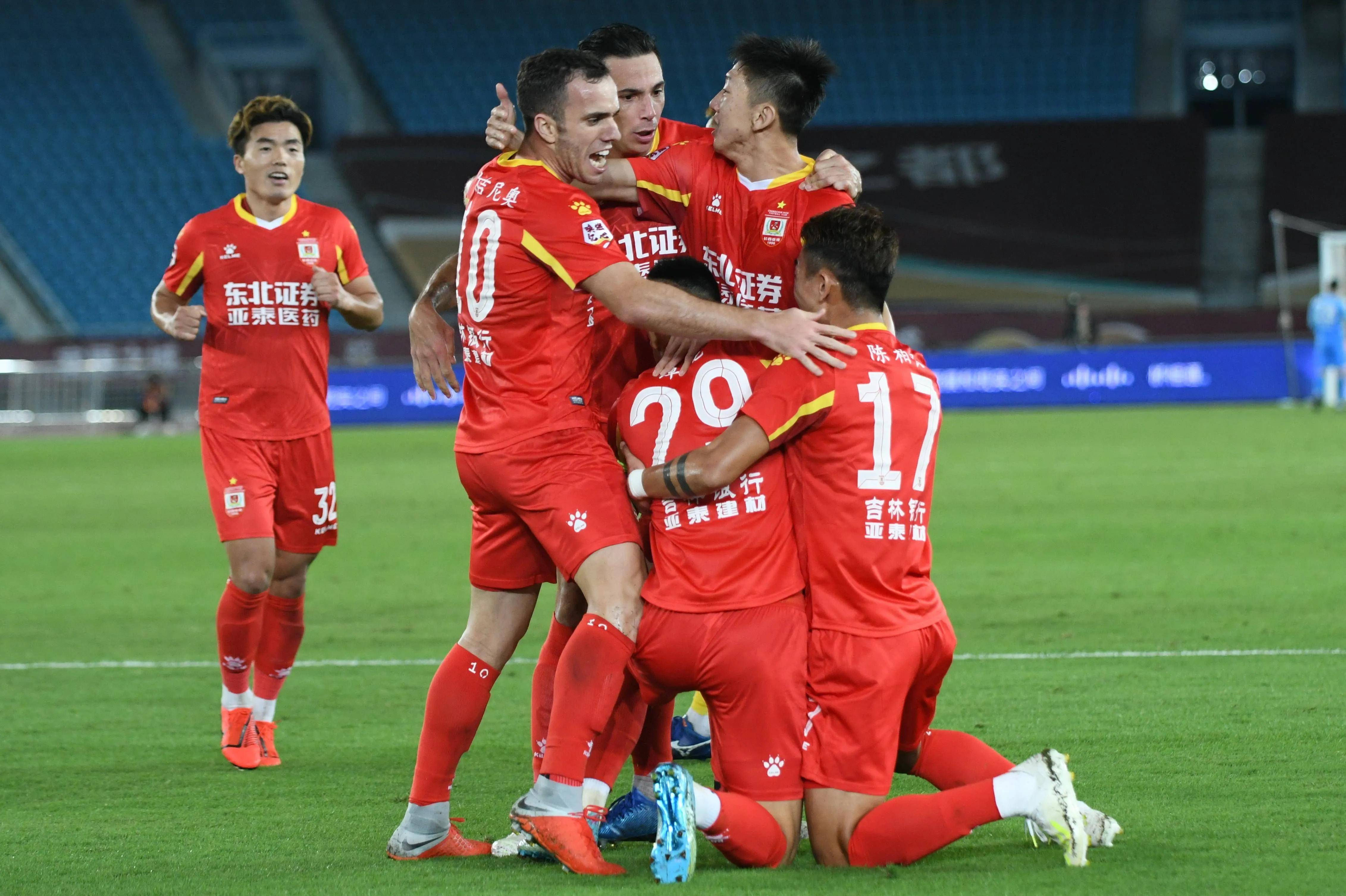 包含中超-刘祝润建功大连2-0泰山迎2连胜的词条