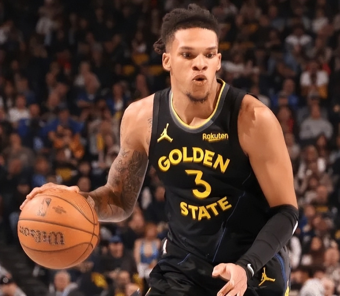 包含勇士126-116独行侠球员评价：4人优秀，5人及格，2人低迷的词条