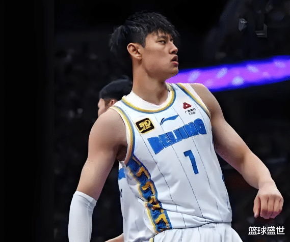 包含中国男篮已返回北京，曾凡博今日将前往国家队报道的词条