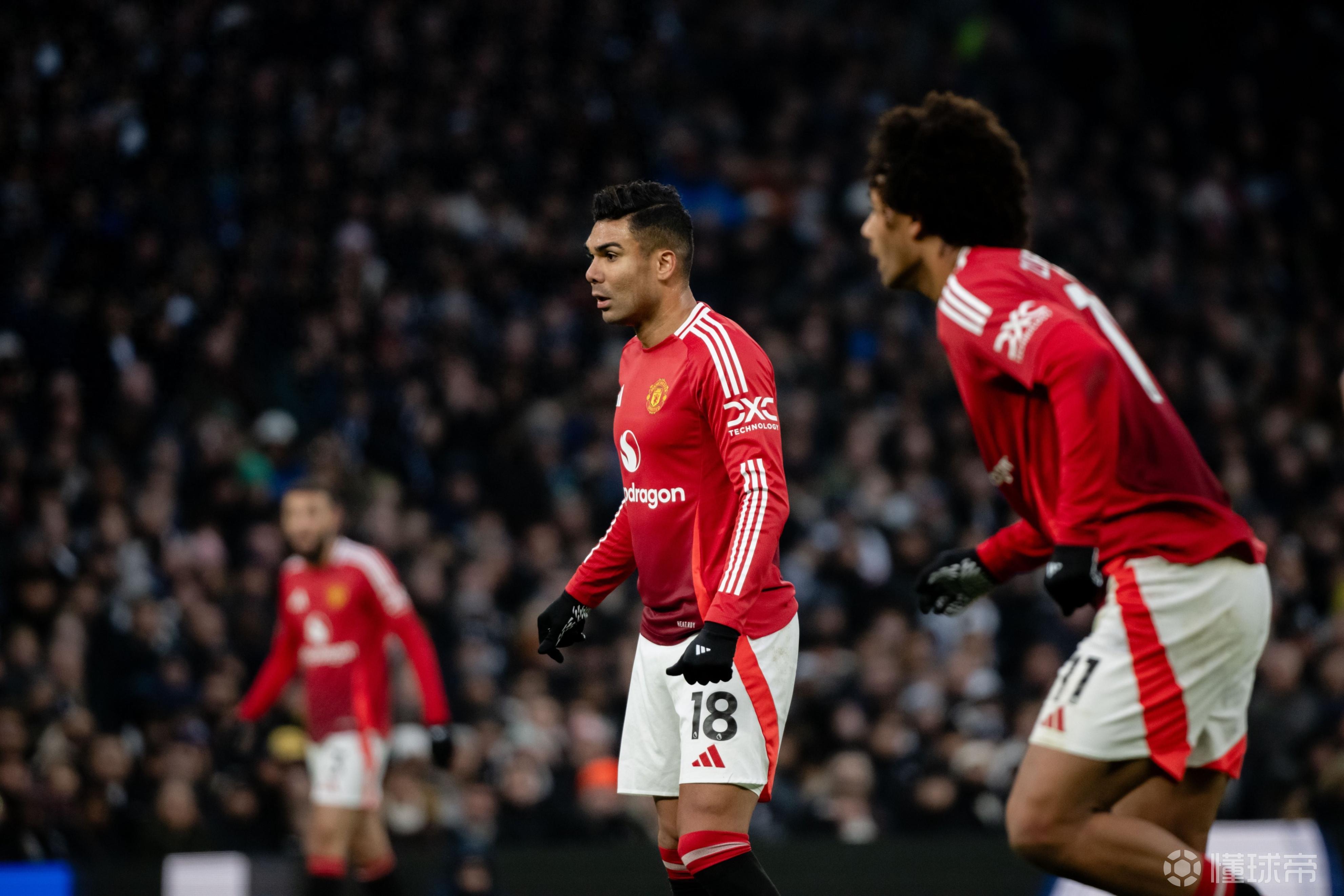 阿莫林揭秘终改曼联阵型原因，赛后幽默回应不用再聊梅努的简单介绍