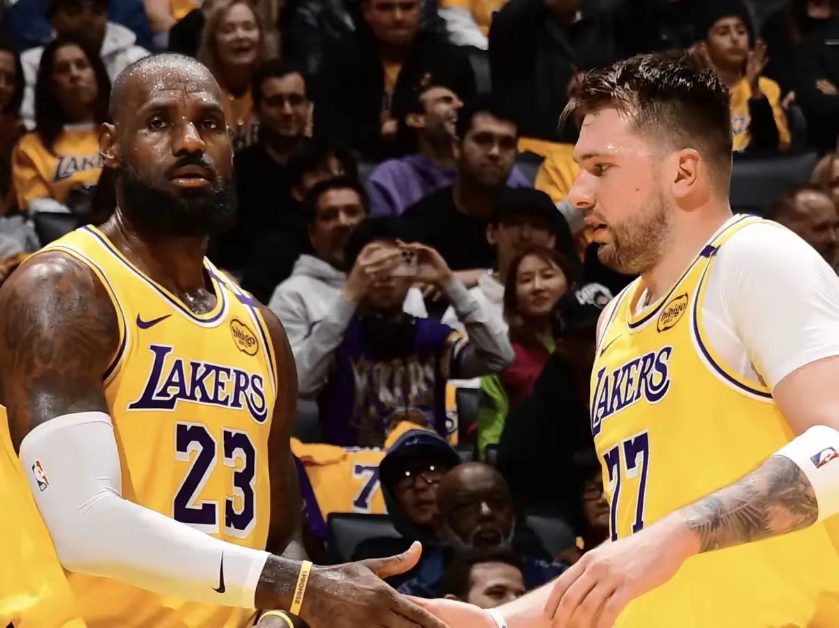 包含詹姆斯的影响力！足球明星安东尼选非足球运动员，只知道詹姆斯！的词条