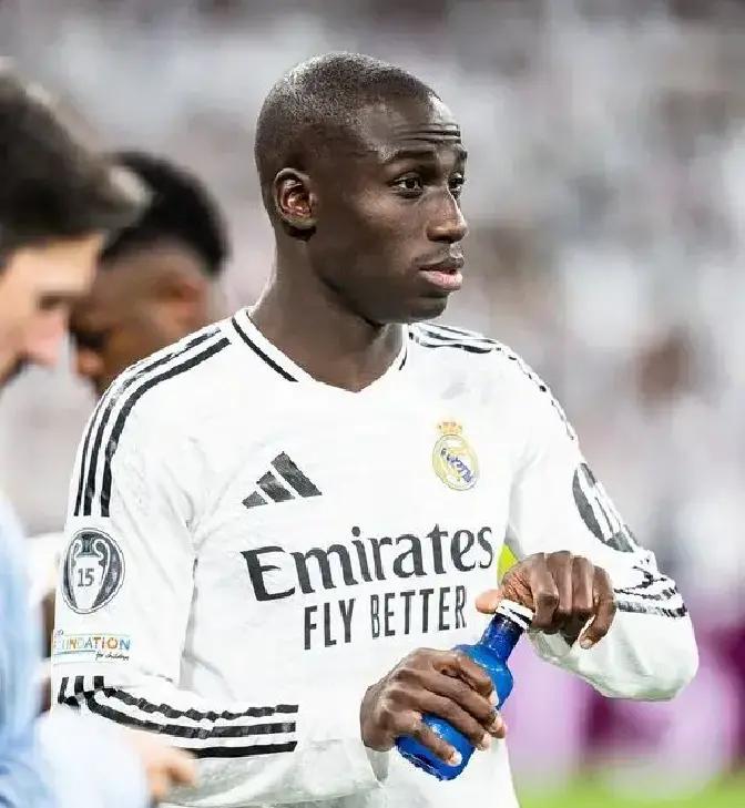 重磅！阿森纳官宣签下哲凯赖什披14号转会费7602万欧的简单介绍