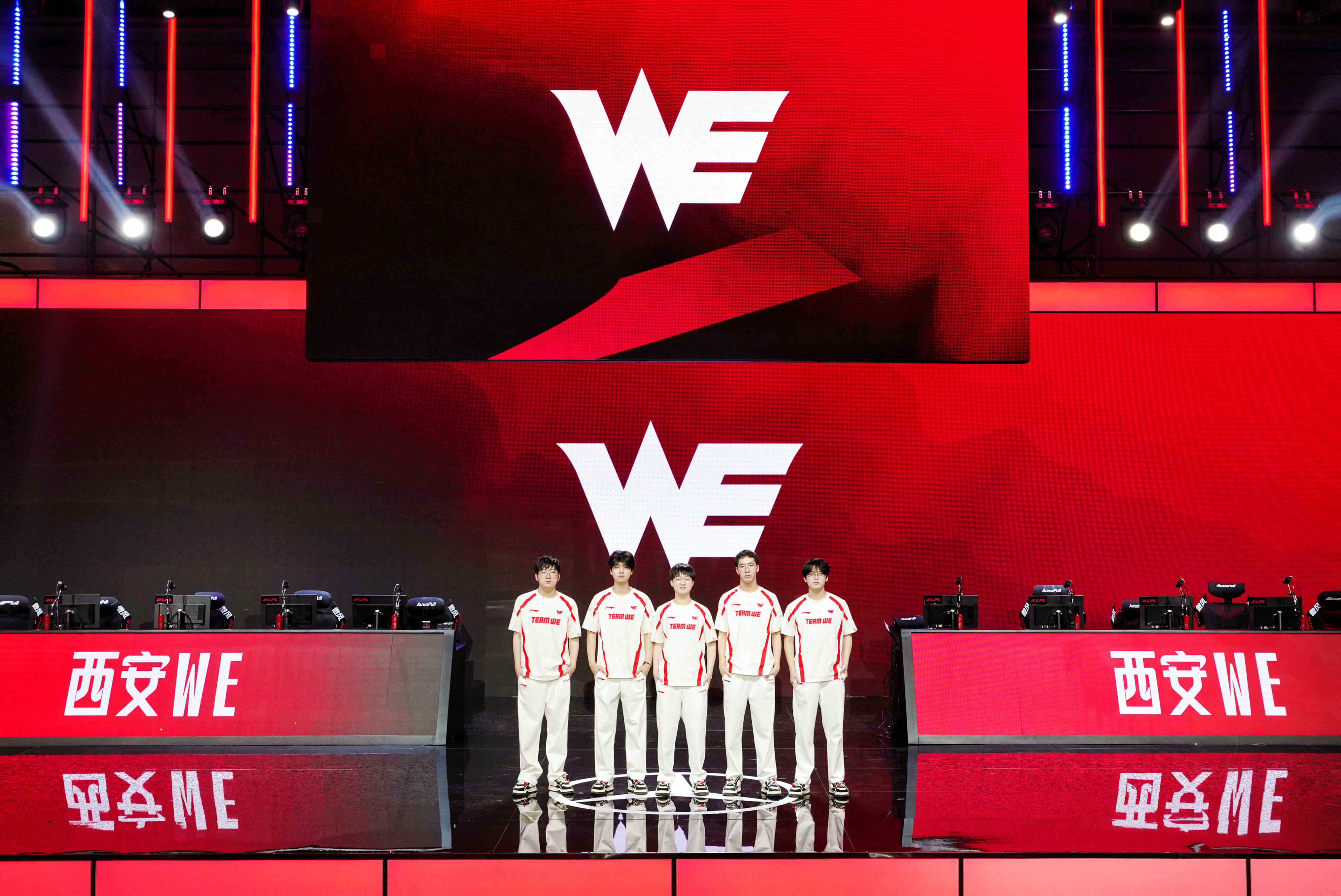 包含LPL第三阶段：TES鏖战三局，击败WBG，斩获两连胜！的词条