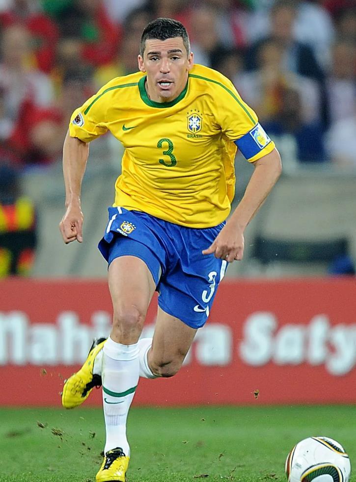 为什么巴西后卫麦孔的巅峰期不长，导致他滑落的原因是什么？的简单介绍