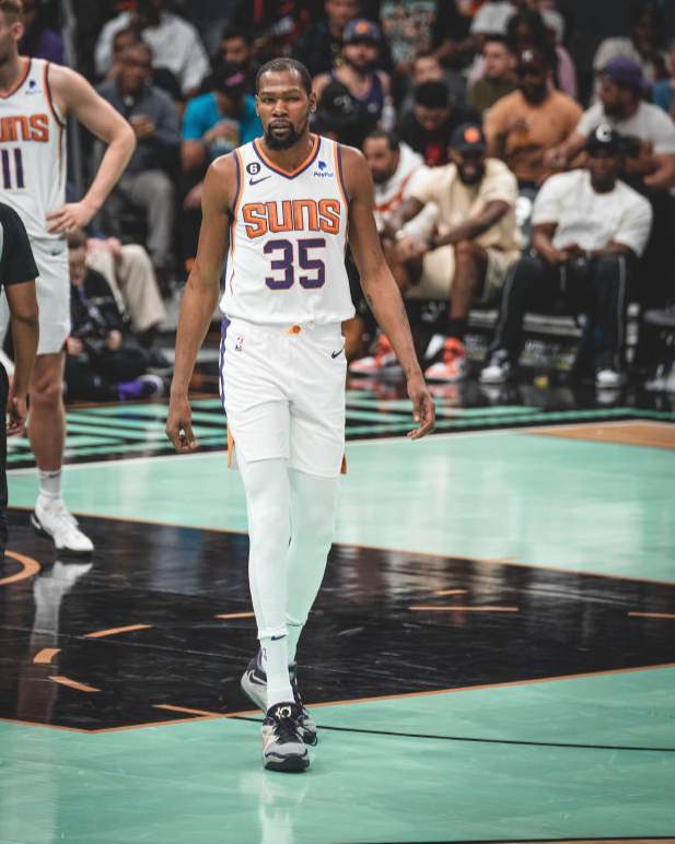 关于NBA火箭轻取骑士杜兰特飞身上篮的信息