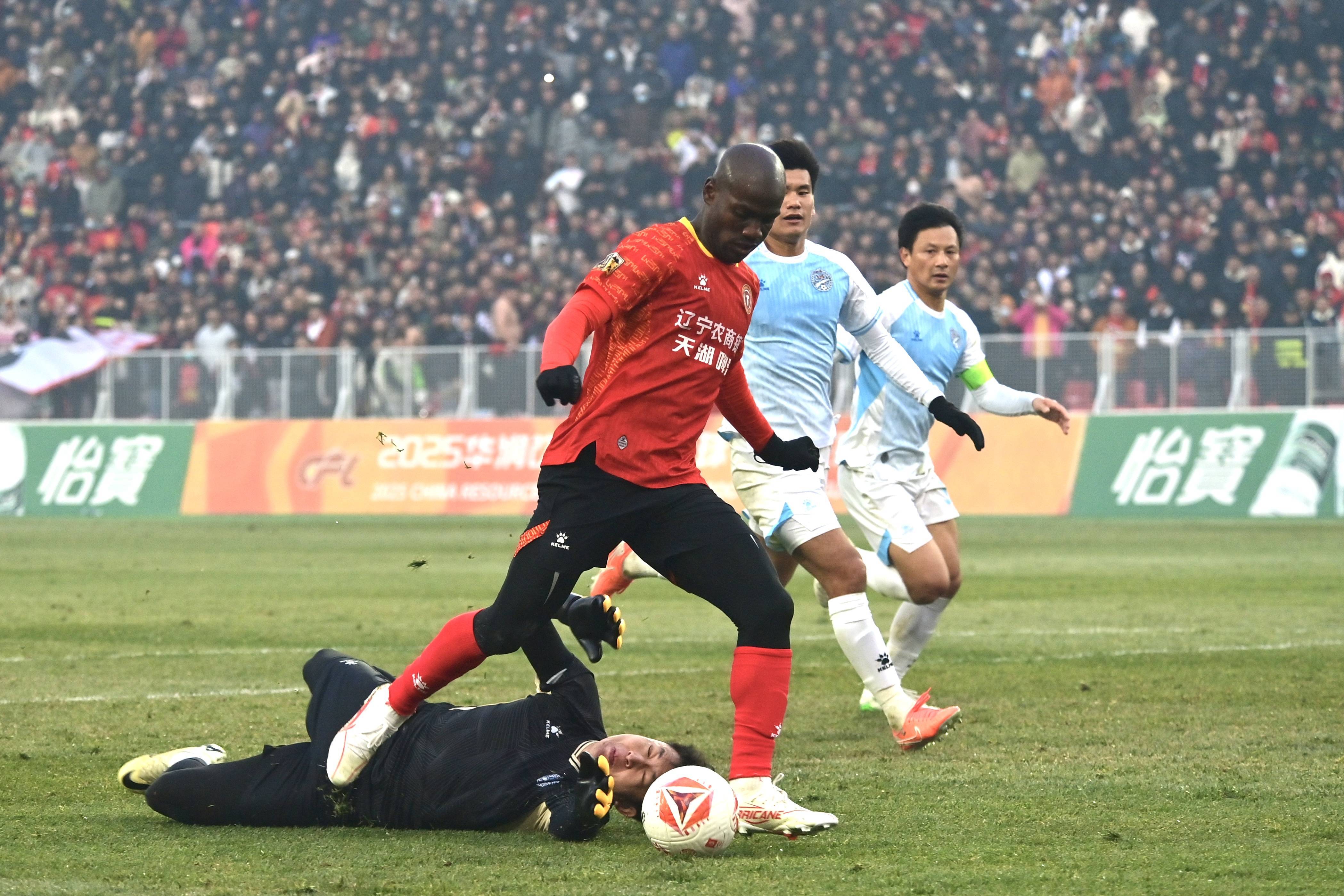 中甲联赛：广州豹爆冷，辽宁铁人稳居第二，重庆铜梁龙紧随其后的简单介绍