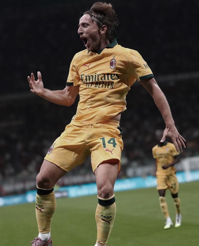 欧冠名局！加图索挑衅，卡卡梅开二度，米兰险胜沙尔克04！的简单介绍