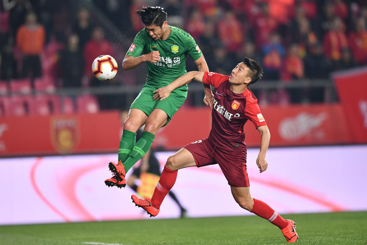 包含利兹联客场1比1战平桑德兰，奥卡福首发73分钟的词条