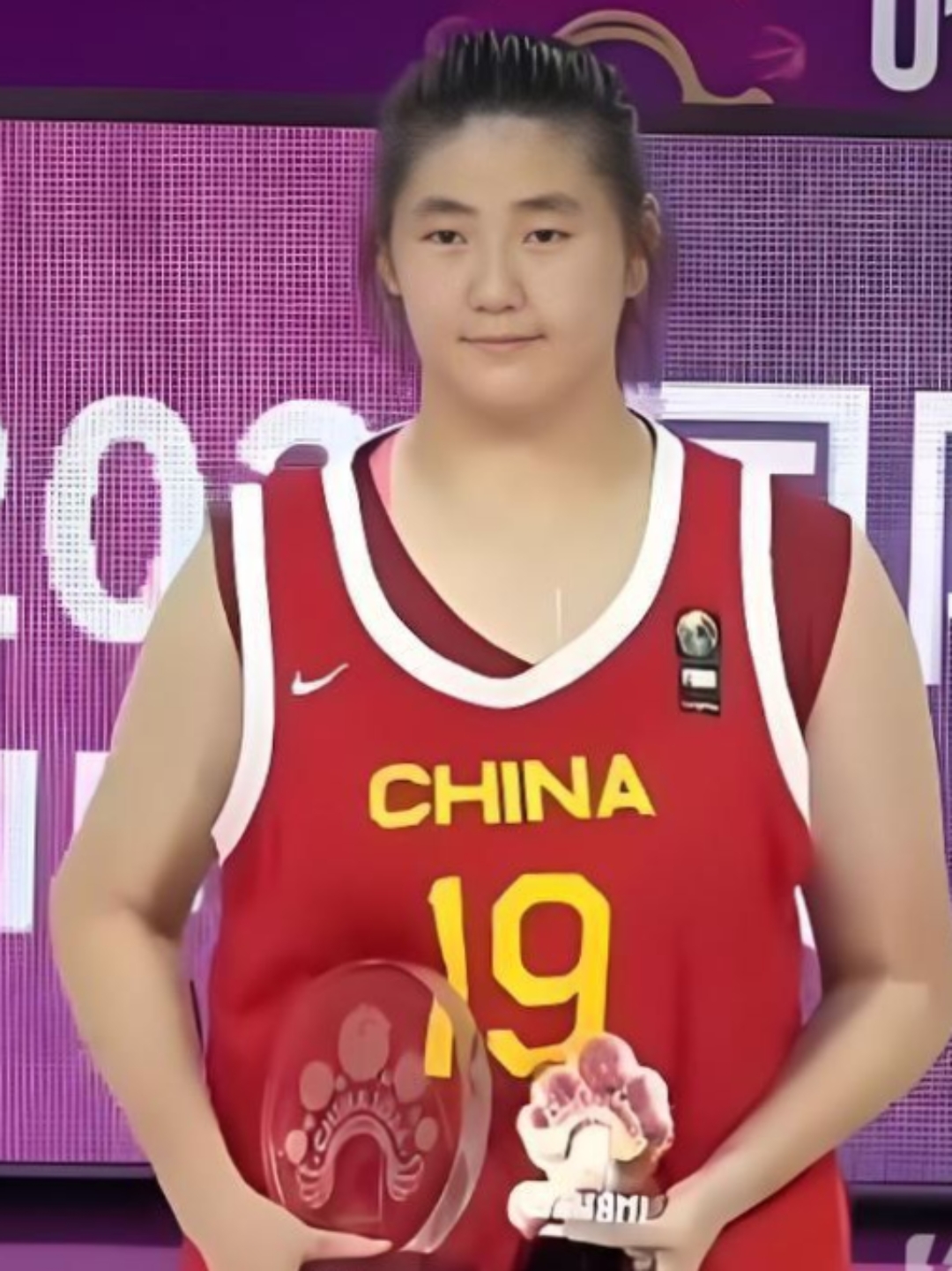 关于FIBA发布中国女篮写真张子宇韩旭搞怪的信息 关于FIBA发布中国女篮写真张子宇韩旭搞怪的信息