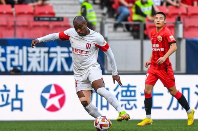 包含意外！新帅还没接手武汉三镇，就要求俱乐部跟中超冠军功勋队长签约的词条