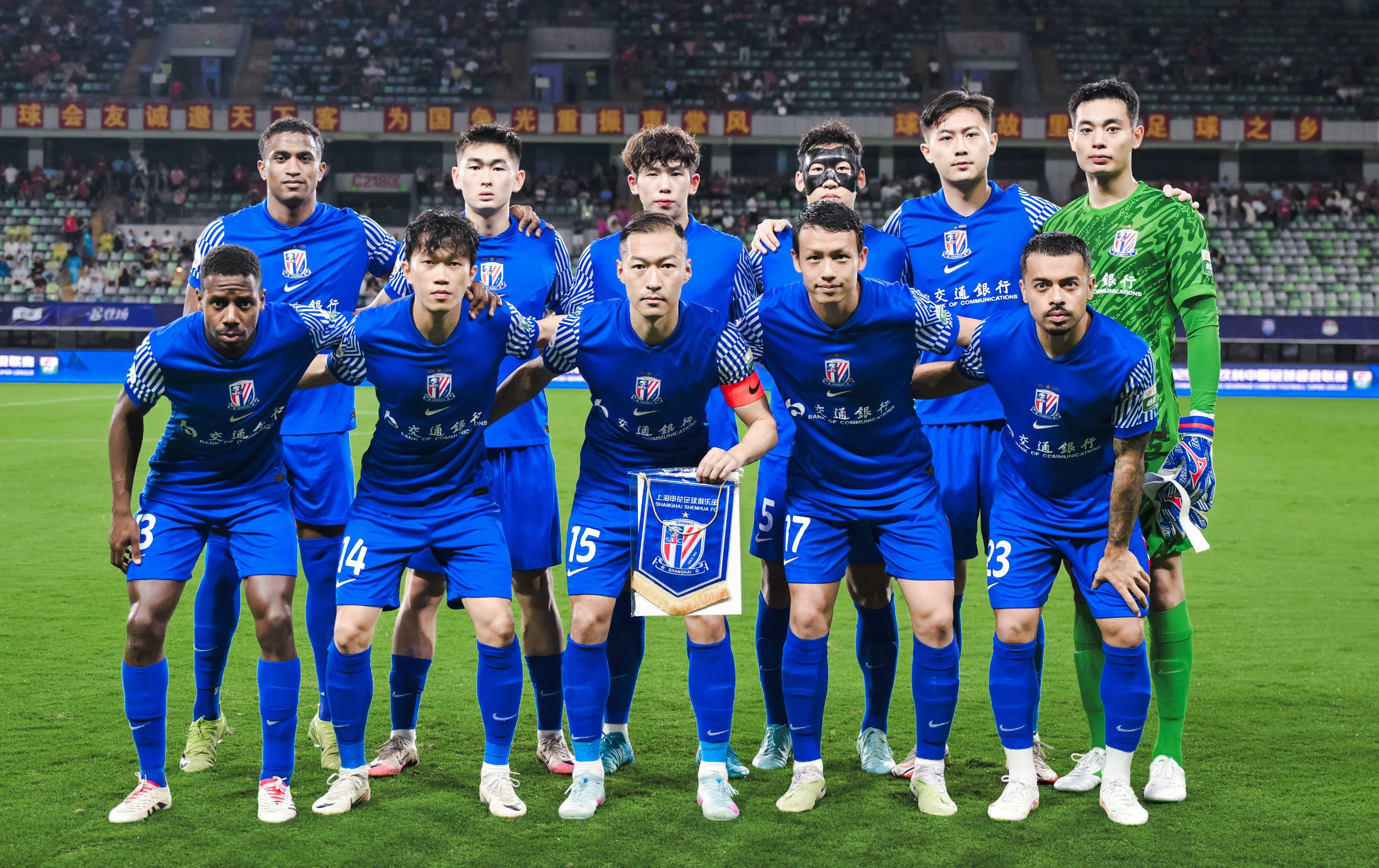 包含申花与主教练斯卢茨基续约新合同至2027年底的词条