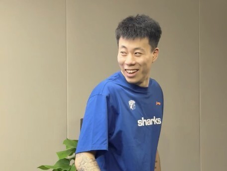 包含媒体人：卢伟本带张镇麟参加发布会，却被告知张镇麟没资格的词条