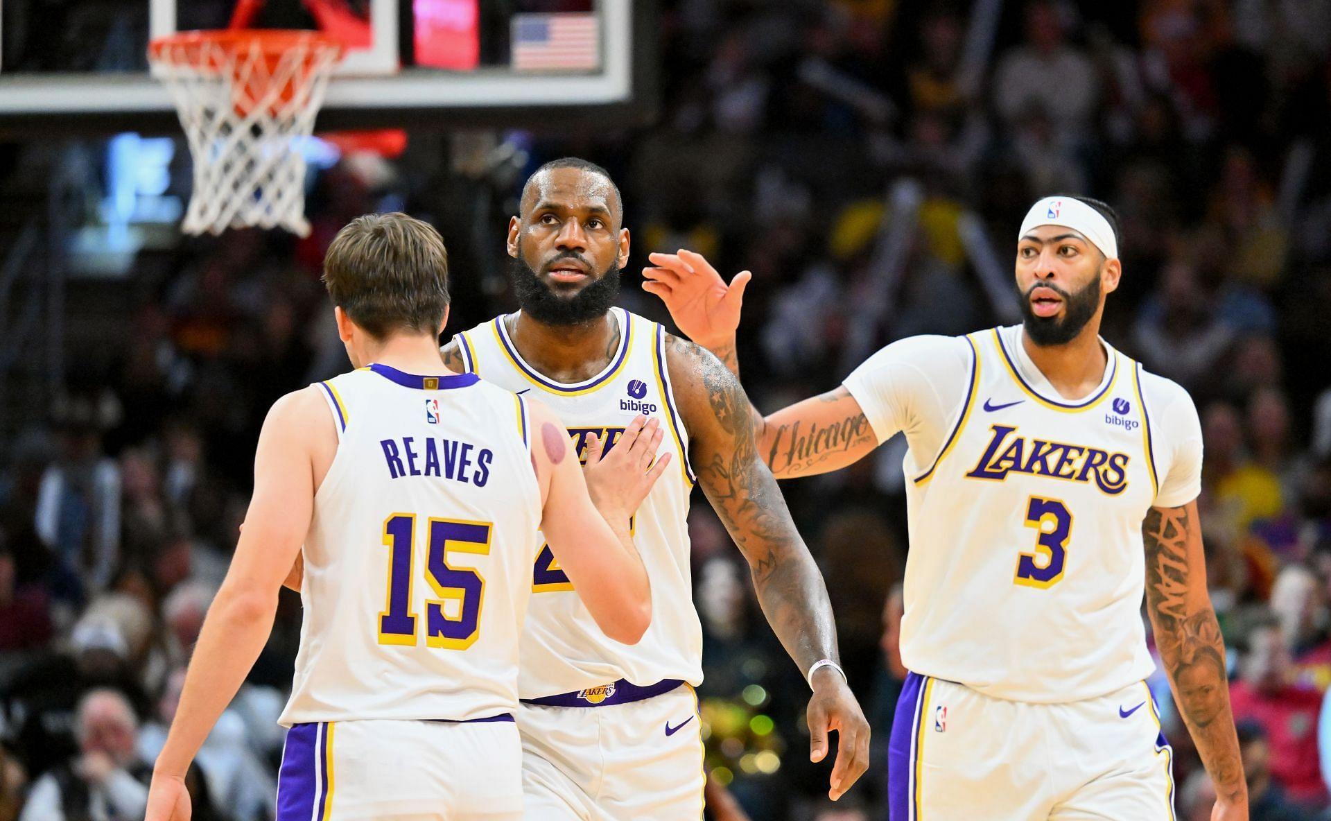 包含湖人vs国王前瞻：湖人急需胜利提气，东詹带队力争终结连败的词条