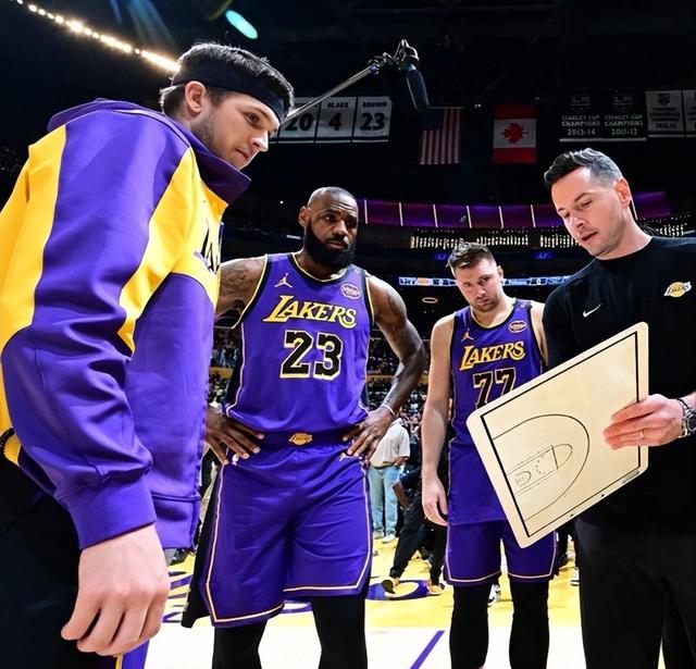 包含湖人vs国王前瞻：湖人急需胜利提气，东詹带队力争终结连败的词条