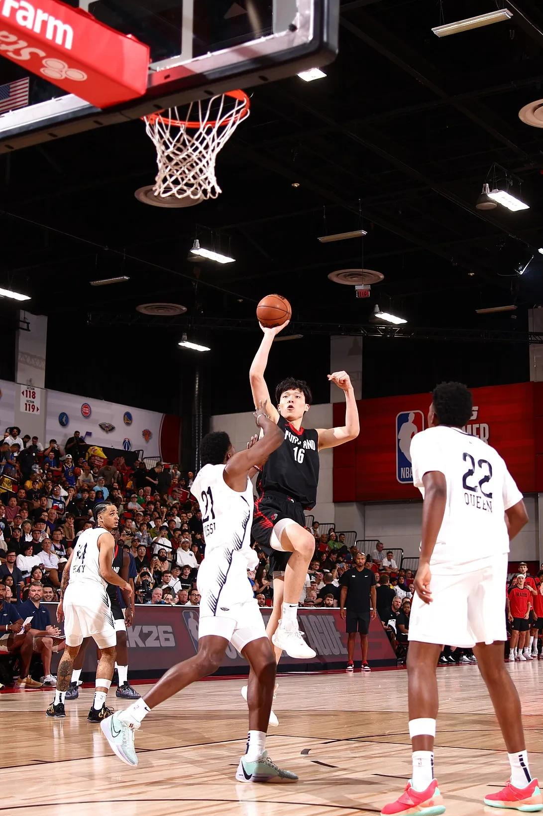 杨瀚森4战43+20+15+9帽：首次得分未上双却更显全能率队4战3胜的简单介绍