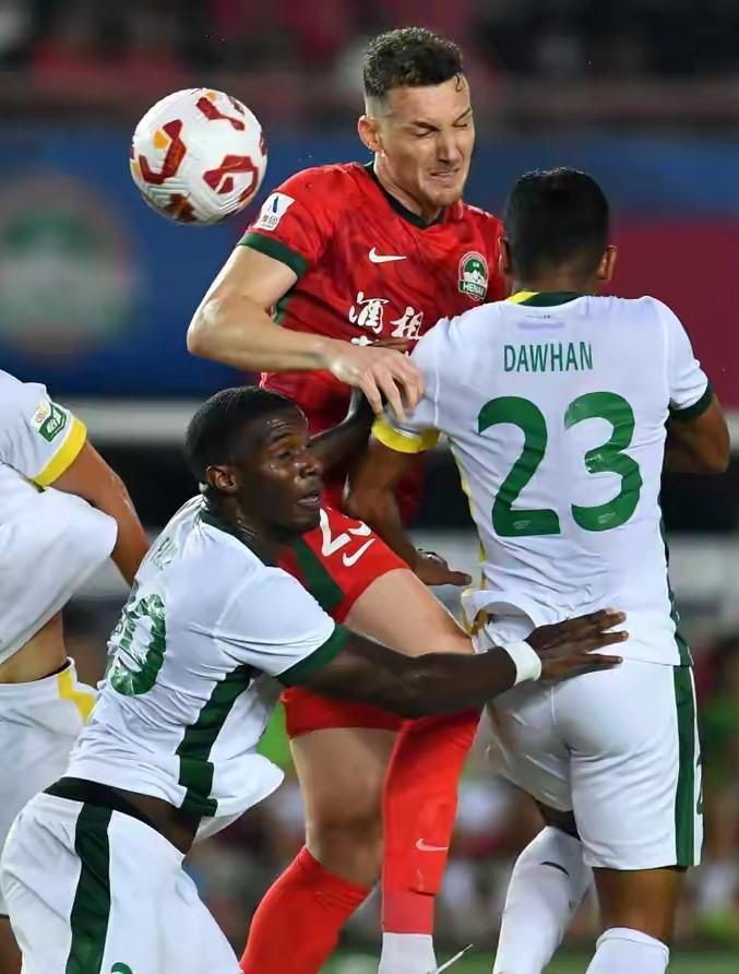 拉开差距！中超-阿苏埃连续3场破门申花3-2河南6分领跑的简单介绍