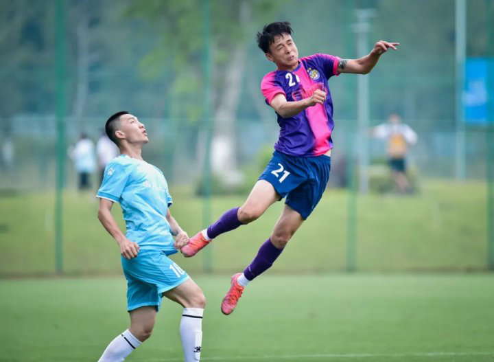 新赛季我们将身披冠军徽章征战联赛，的简单介绍