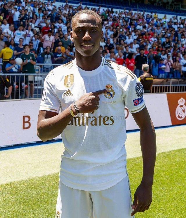 包含诺阿-朗已经完成签约，转会费2500万欧+200万欧奖金的词条