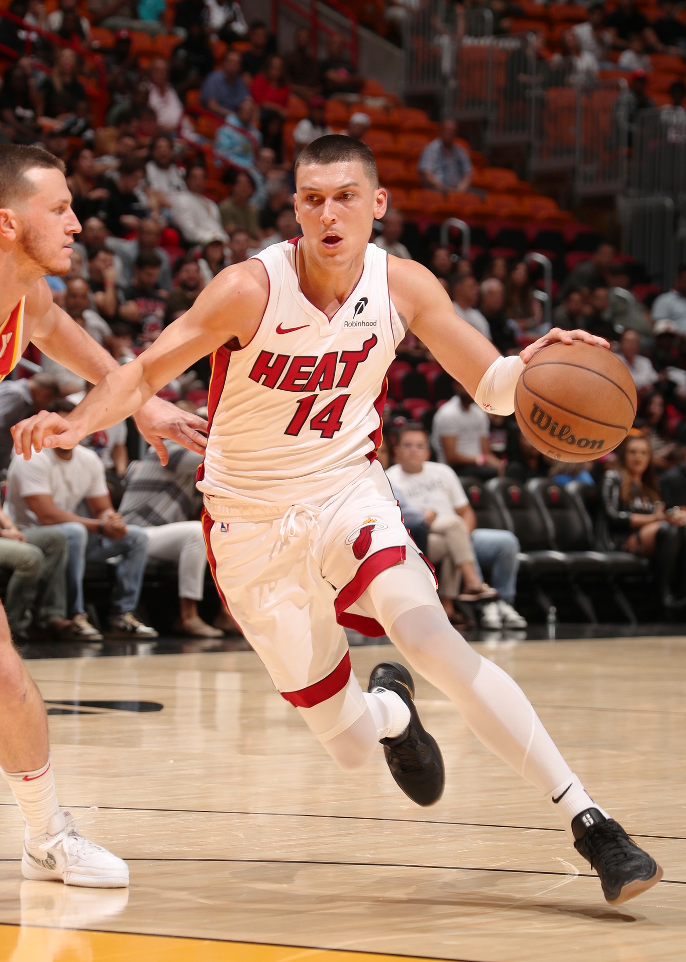 关于热火126-111老鹰，鲍威尔25+7+5，特雷-杨空砍30分的信息