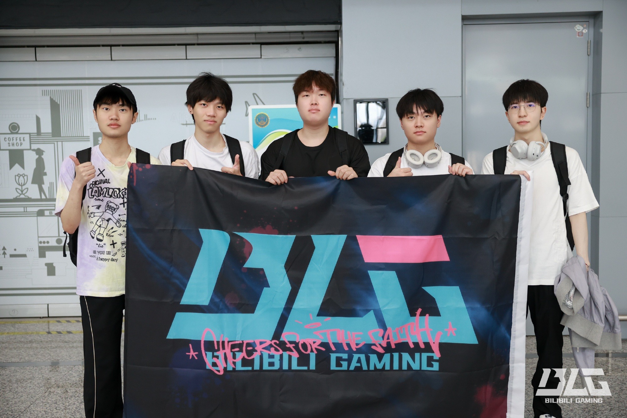 包含电竞世界杯：有惊无险，T1三局击败MKOI，晋级四强！的词条