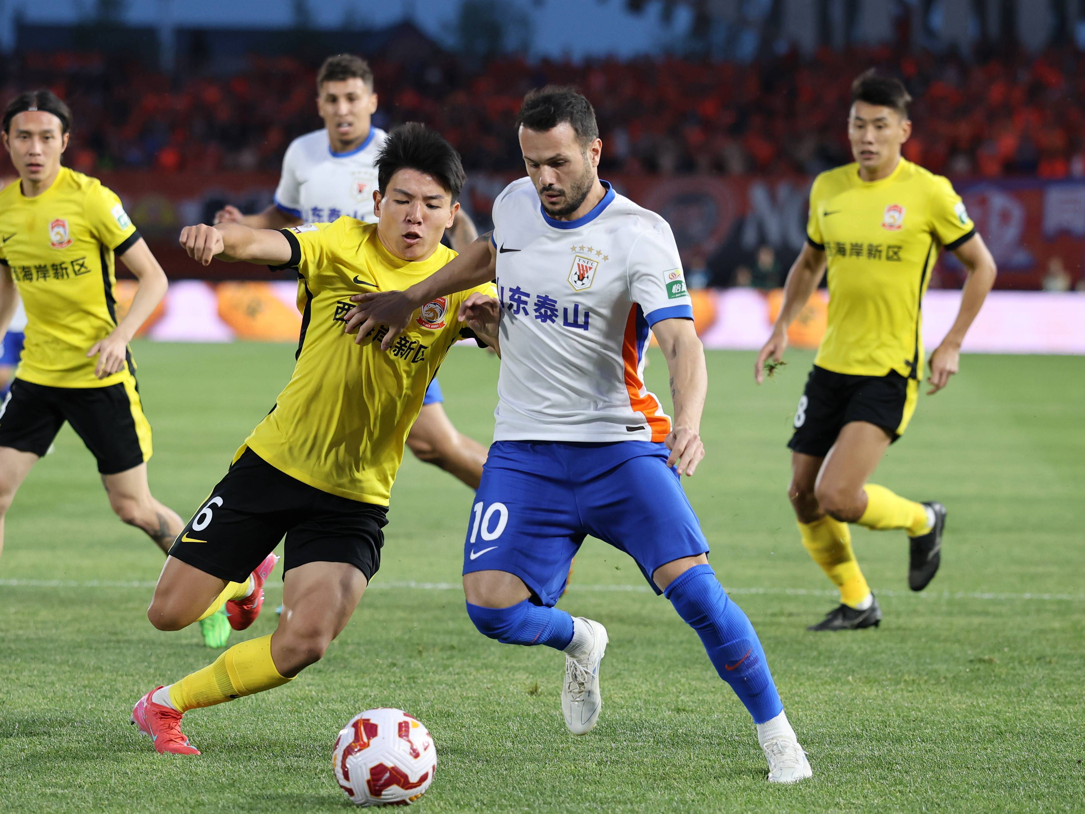 包含中超泰山外援卡扎伊什维利获本轮最佳帽子戏法助球队反弹的词条