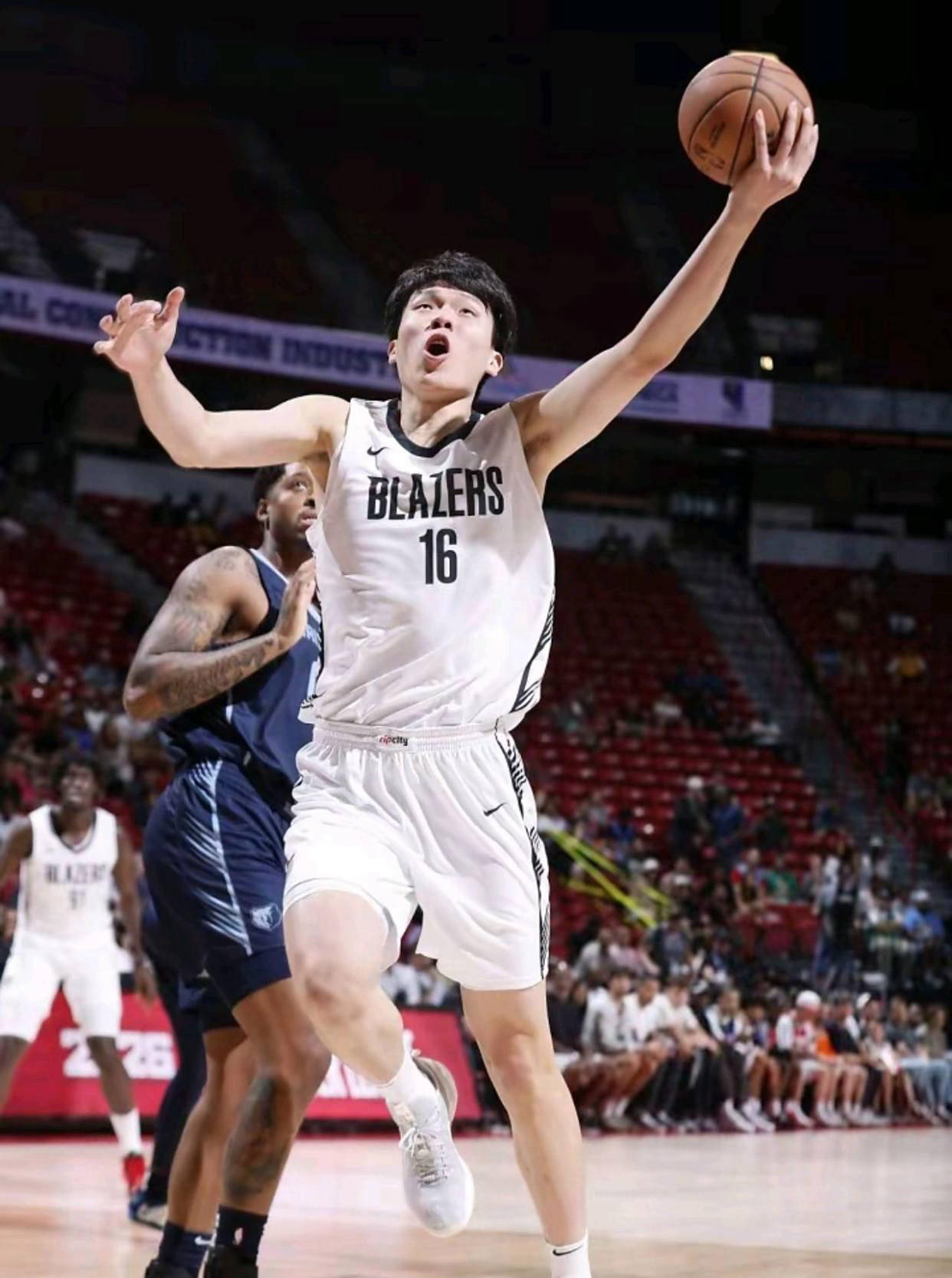 杨瀚森顶住鹈鹕双塔冲击奉上夏联含金量最高一战？的简单介绍