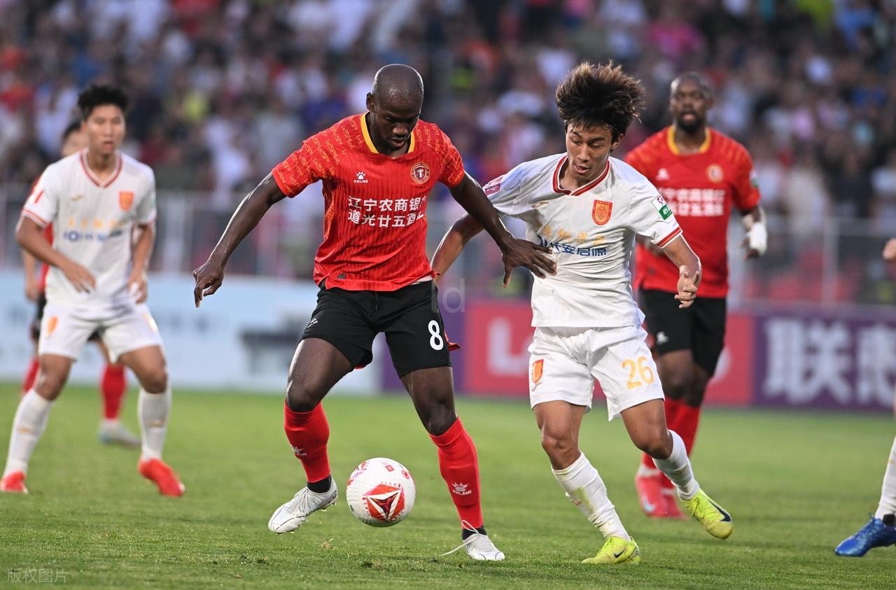 包含大连足球史上今天：2015年阿尔滨0-0武汉卓尔，附球员+教练评分（7月18日中甲）的词条