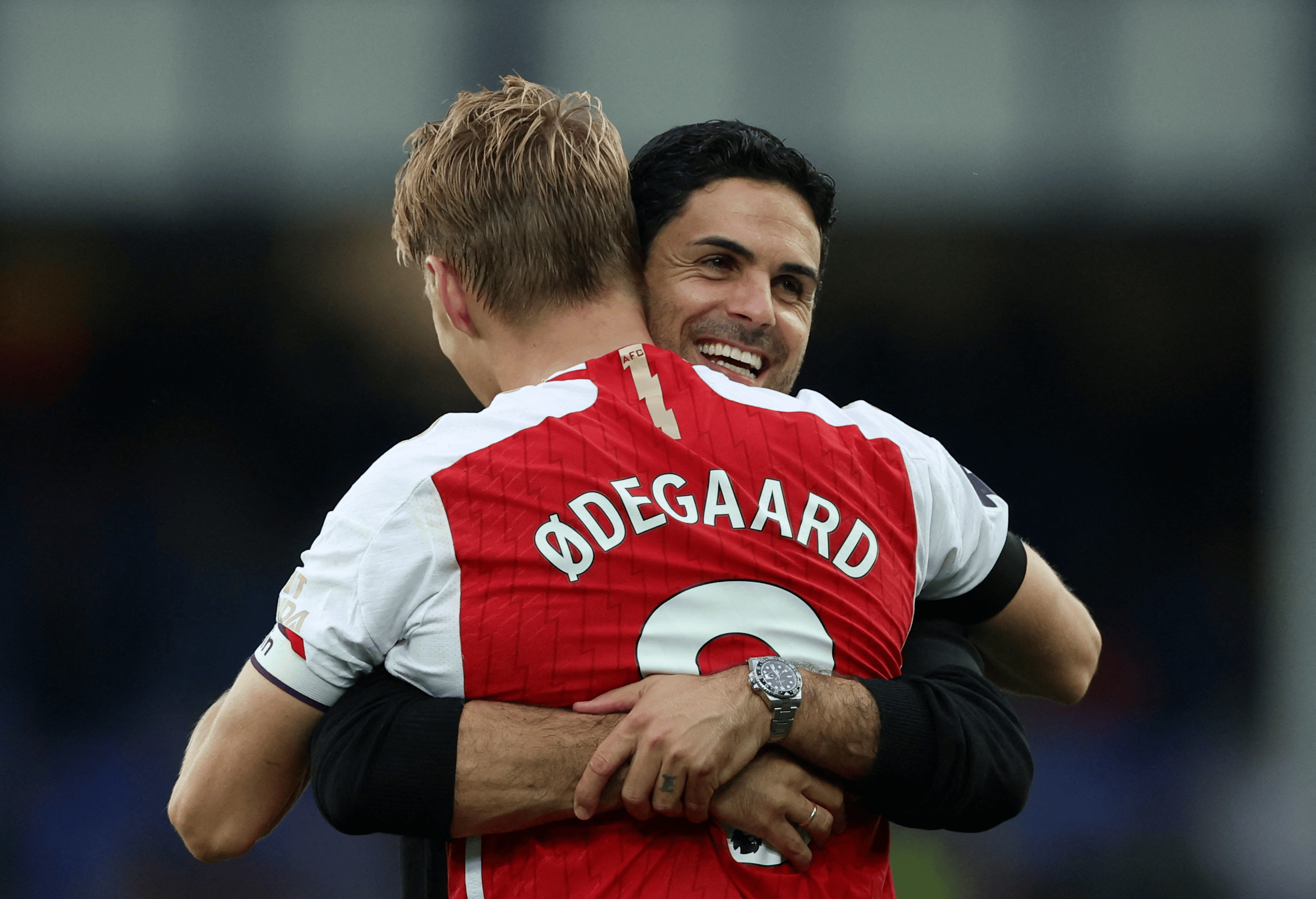 关于曼联与葡体就约克雷斯转会开启谈判，但球员只想去阿森纳的信息