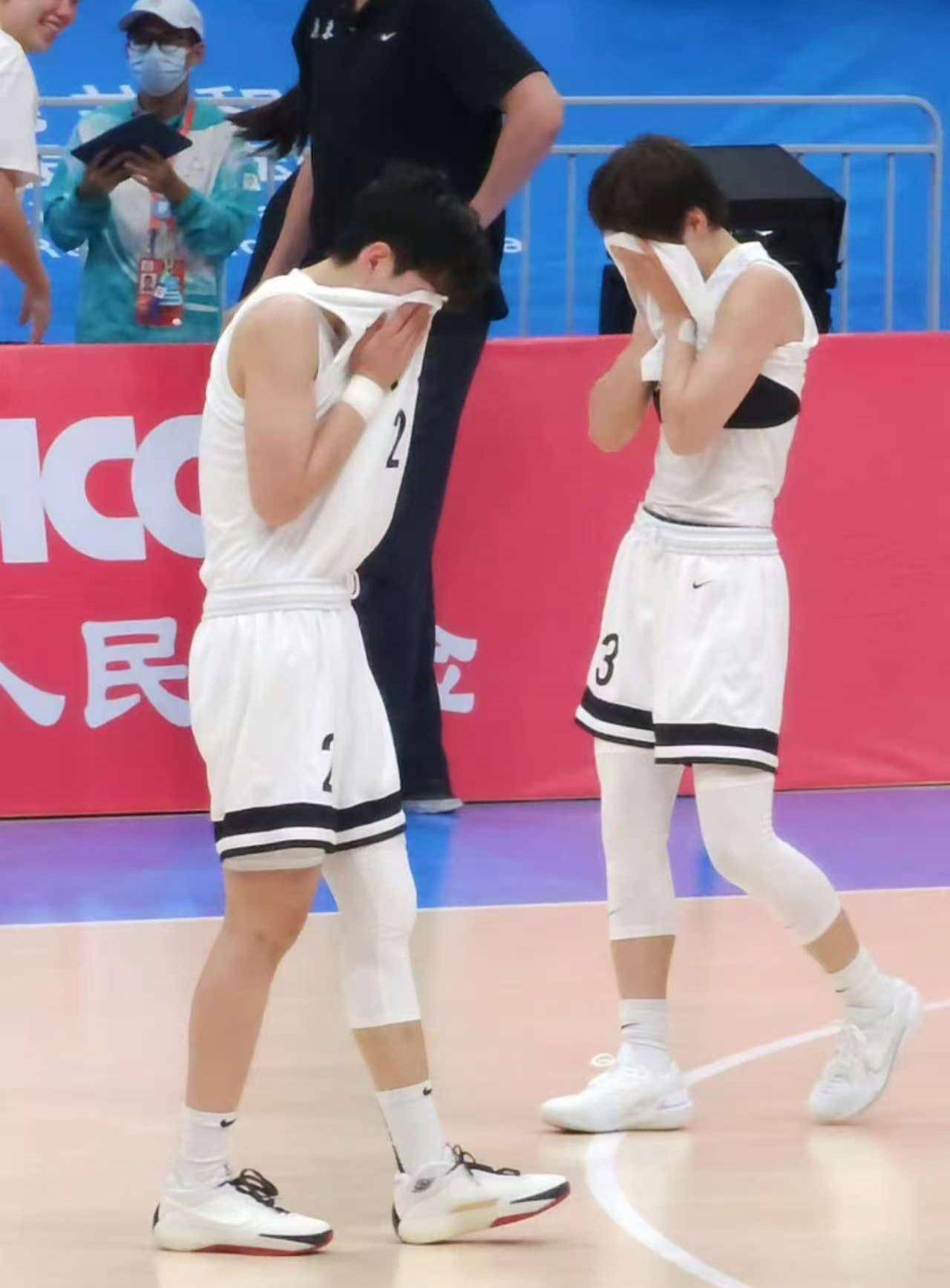 轻松！杨舒予16分钟得分上双王思雨7助攻盘活进攻的简单介绍