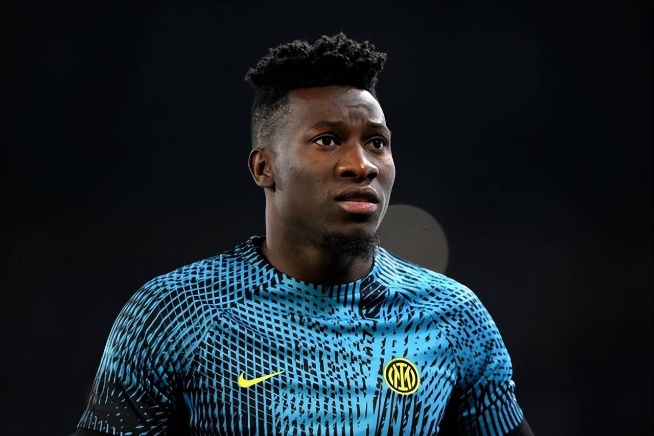 开局不利！奥纳纳受伤将缺席季前赛曼联加速签新门将的简单介绍