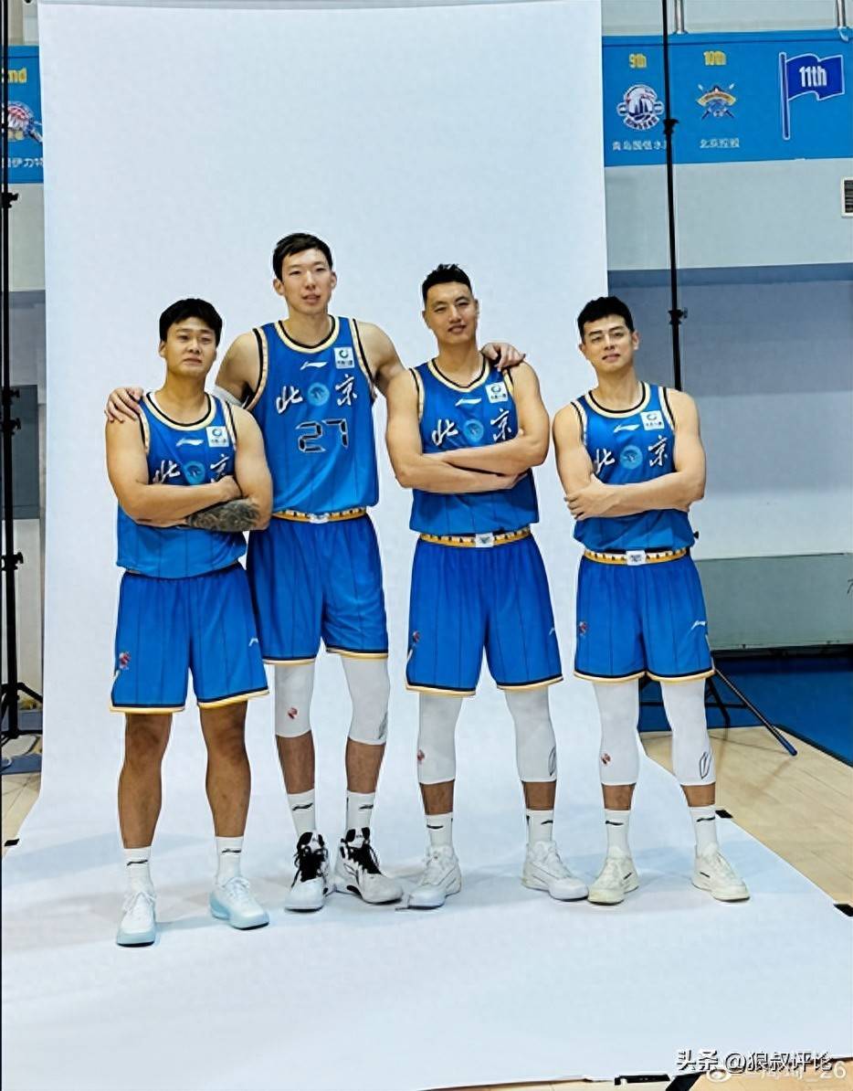 北京队与球队队长翟晓川、副队长方硕正式落笔签约的简单介绍