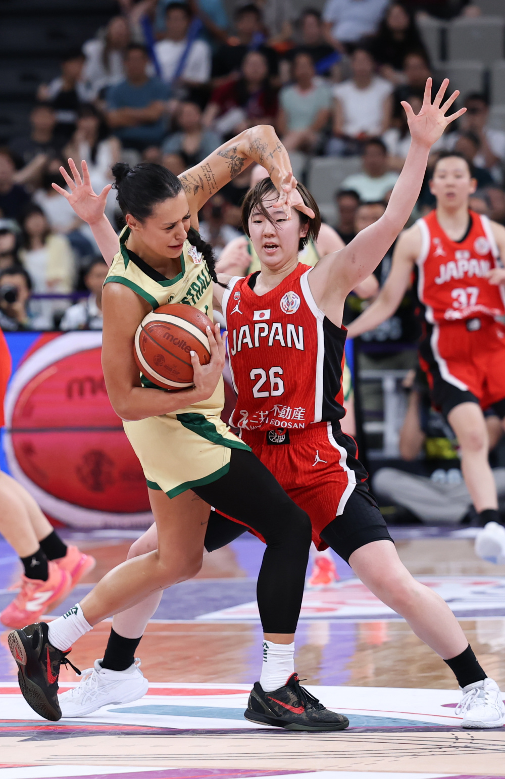 女篮亚洲杯决赛：澳大利亚半场54-43领先日本，田中心19分的简单介绍