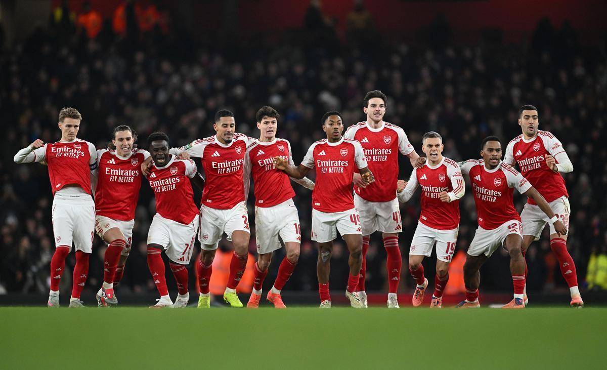 3-2！54岁埃梅里震撼英超：率队两度扳平后绝杀9连胜+近11轮10胜的简单介绍