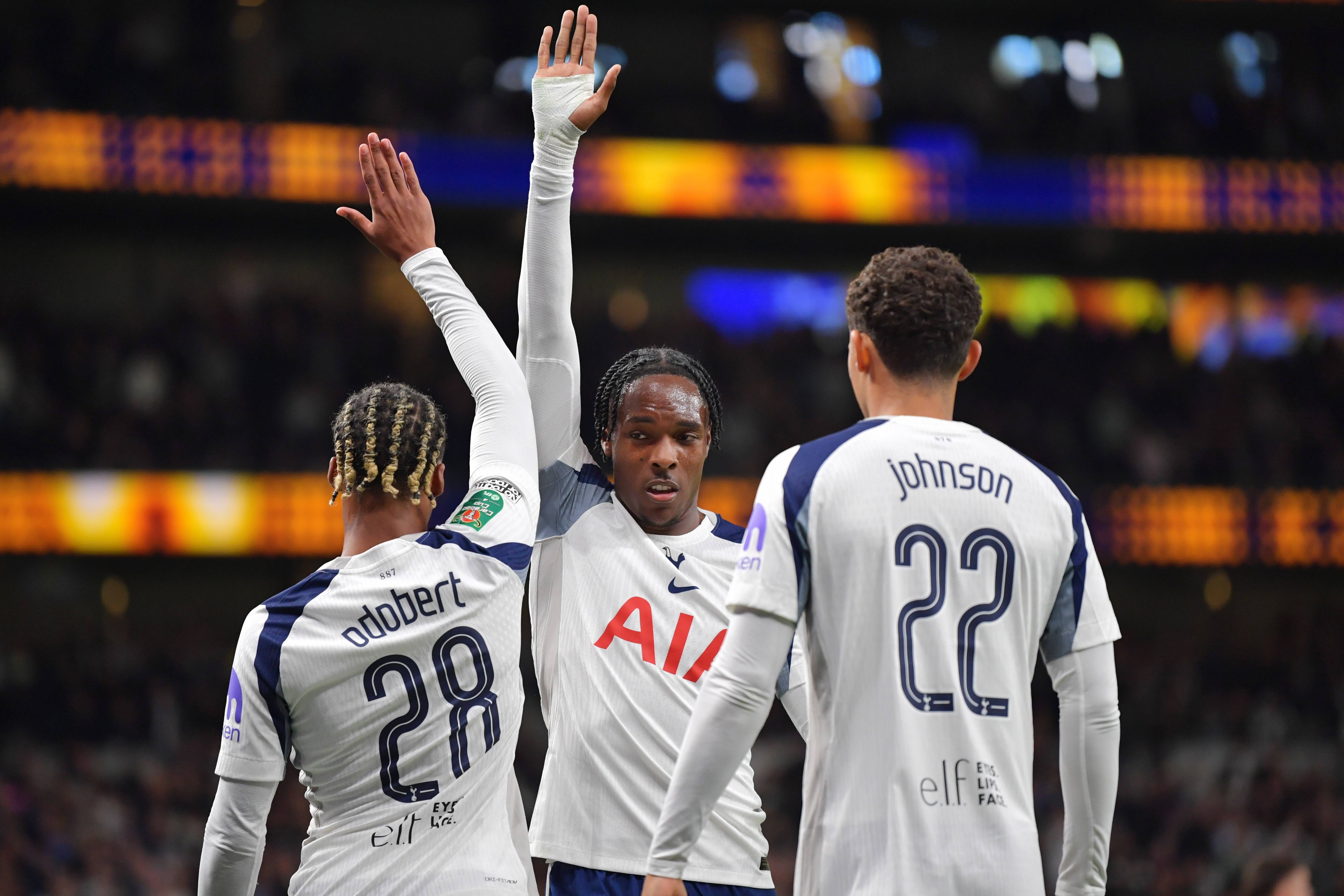 3-2！54岁埃梅里震撼英超：率队两度扳平后绝杀9连胜+近11轮10胜的简单介绍